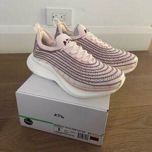 NWT APL Zipline creme/bordeaux/pixel size 8 women’s